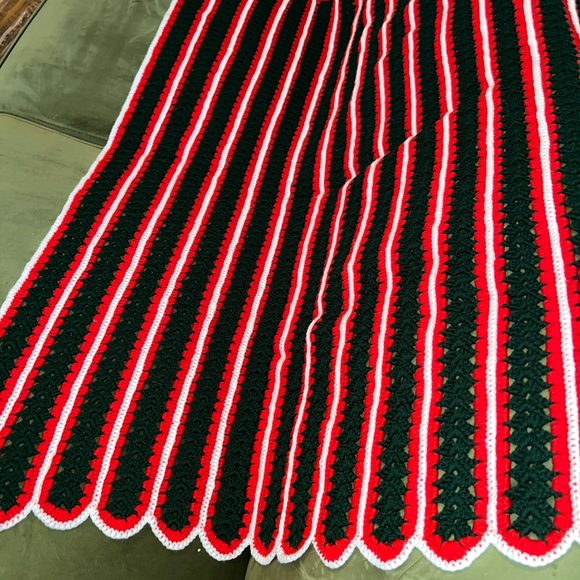 Hand crocheted Christmas throw - Picture 3 of 4
